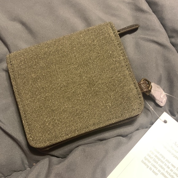 SALE ✨NWOT Thirty-One Wallet - Picture 2 of 7